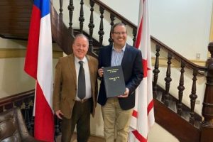 Grupo de Amigos de los '80 dona al CBS un hist&oacute;rico libro de Actas