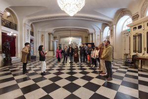 Voluntarios del CBS, personal del MuBo y familia bomberil visitaron el Teatro Municipal de Santiago