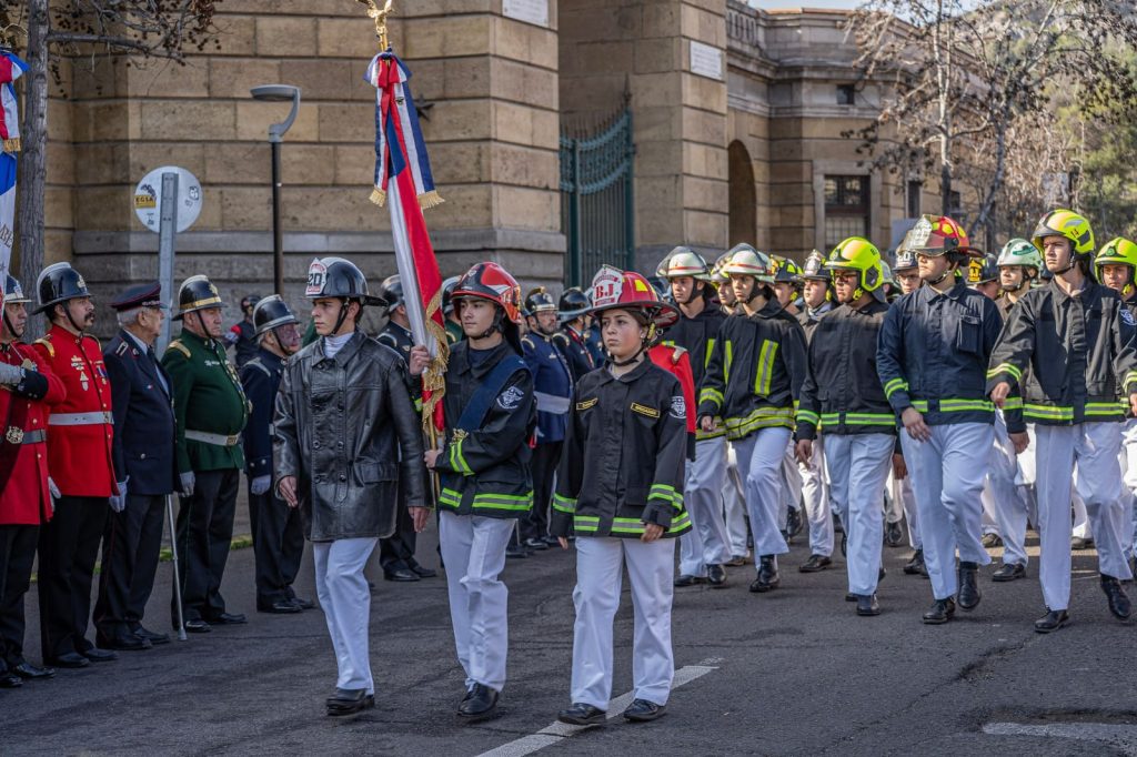 Histórica participación de las Brigadas Juveniles en la Romería Institucional del Cuerpo de Bomberos de Santiago