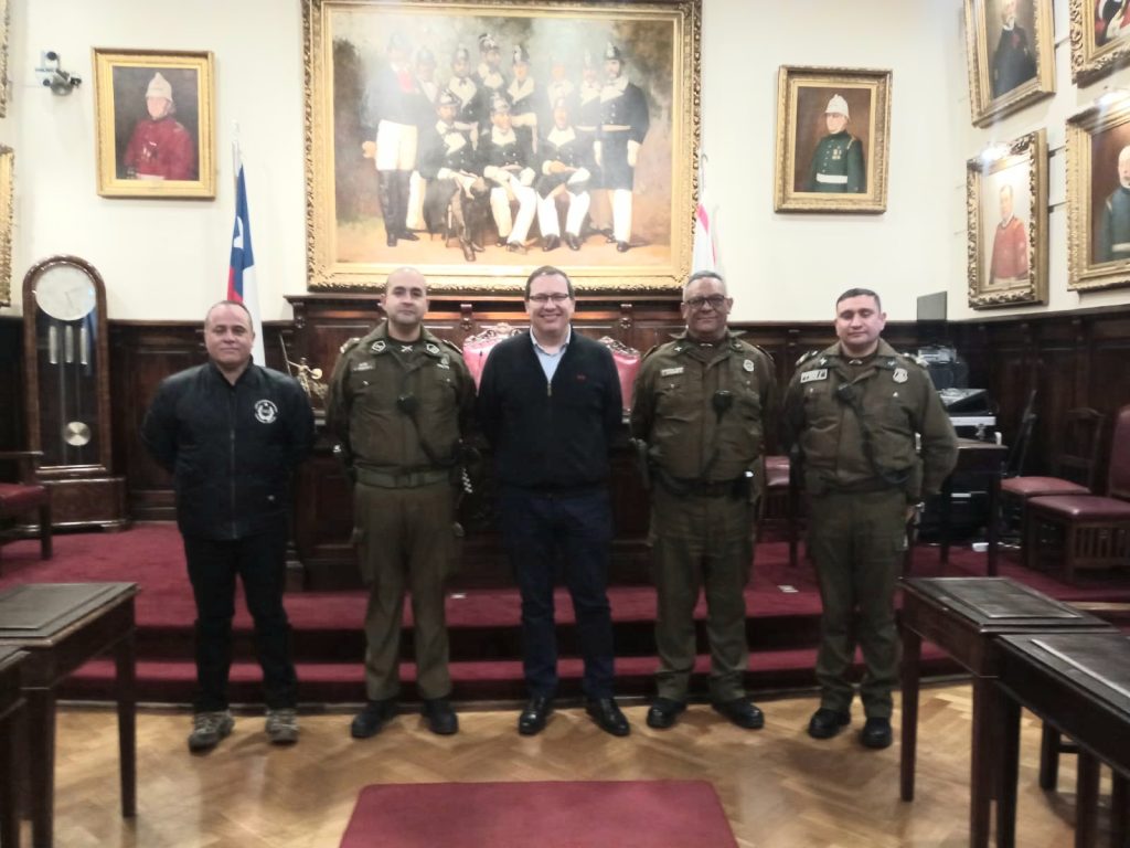 Día Nacional del Bombero: Oficiales de la 1ª Comisaría de Carabineros saludaron al CBS