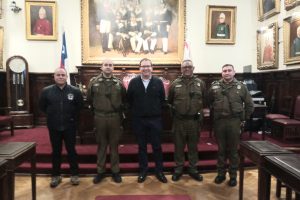 Día Nacional del Bombero: Oficiales de la 1ª Comisaría de Carabineros saludaron al CBS