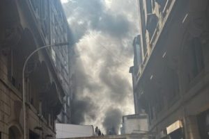 Los Bomberos de Santiago trabajaron 25 horas para extinguir incendio en edificio y Galer&iacute;as Plaza de Armas