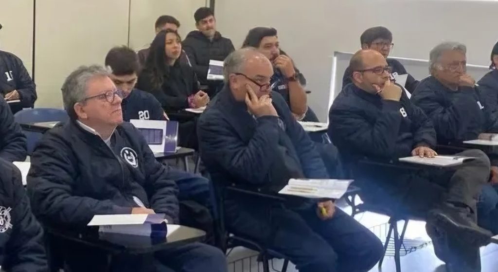 Superintendente (S) y Secretario General aprueban curso de fuego en vehículos