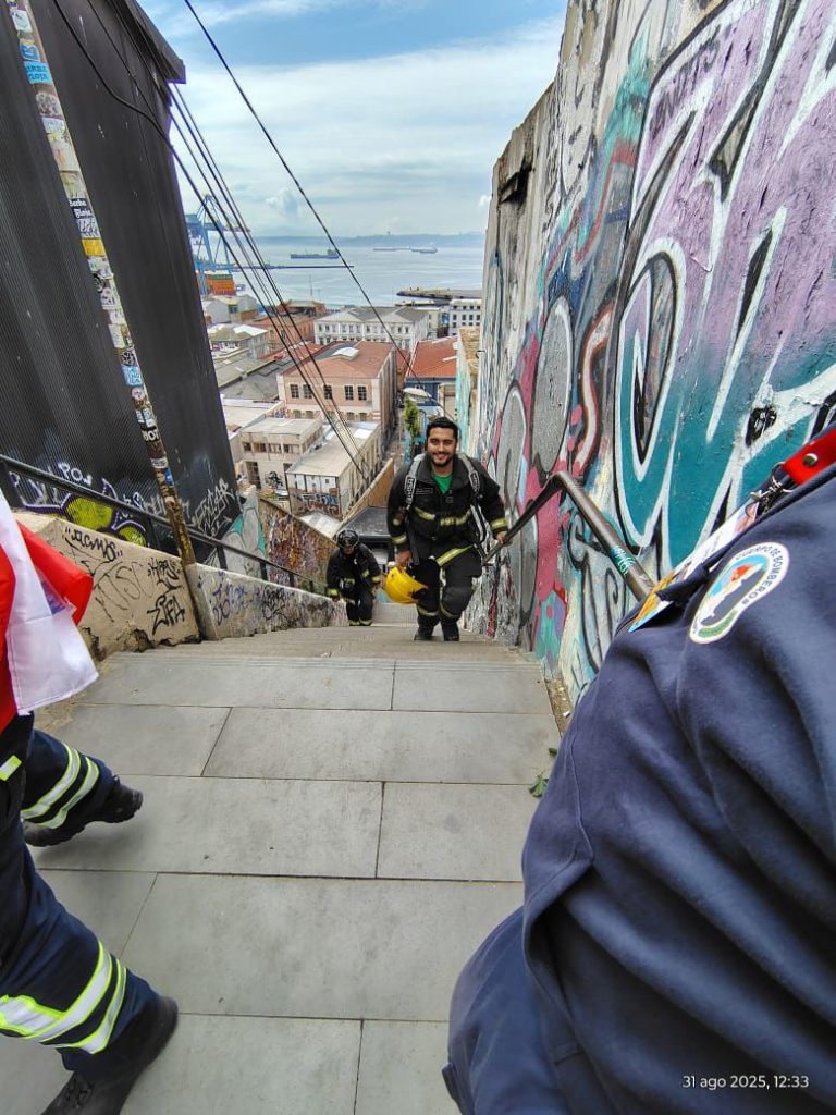 El CBS participó con más de 100 voluntarios en el desafío “Valparaíso Cerro Arriba 2025”