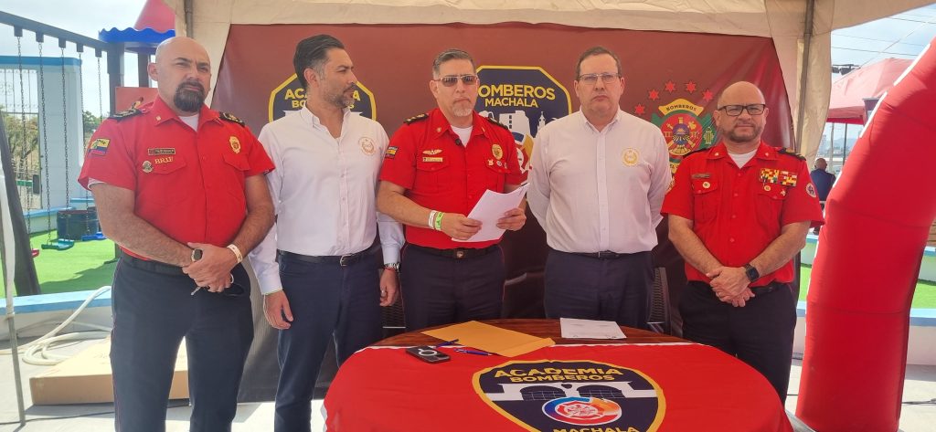 Superintendente del CBS firmó acuerdo de cooperación con Bomberos de Machala