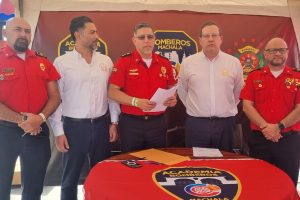 Superintendente del CBS firmó acuerdo de cooperación con Bomberos de Machala