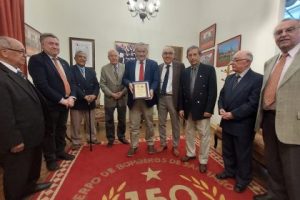 La Pe&ntilde;a de los 50 A&ntilde;os descubre placa recordatoria de la 8&ordf; Compa&ntilde;&iacute;a