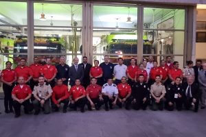 Peña de los 50 Años entregó ejemplares del libro “Vivencias Bomberiles” a alumnos OBA