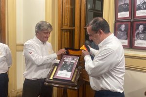 Descubren retrato del Voluntario Honorario Pablo Cortés de Solminihac en galería de ex Superintendentes