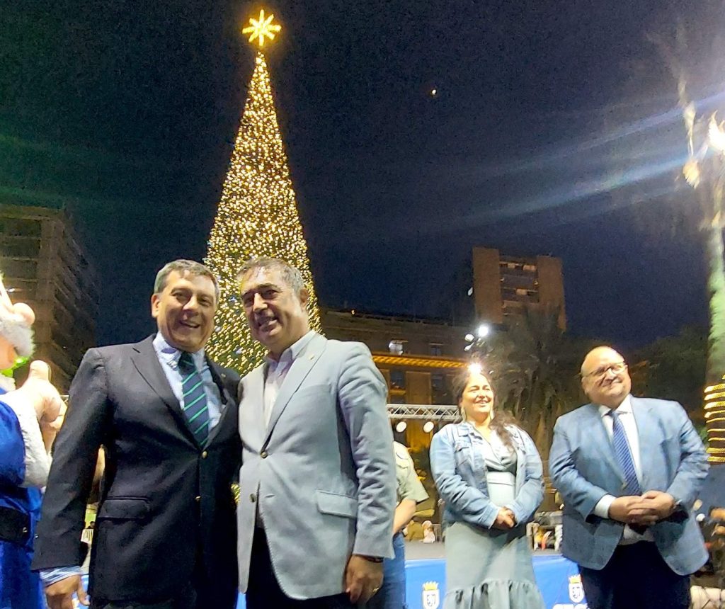 Tesorero General del CBS participó en encendido de Árbol de Navidad en la Plaza de Armas