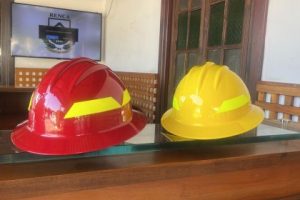 La 21&ordf; Compa&ntilde;&iacute;a del CBS utiliza nuevo casco especializado para combatir incendios forestales