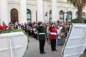 El Cuerpo de Bomberos de Santiago concurrió a ceremonia del Senado por 162 años del incendio de la Iglesia de la Compañía