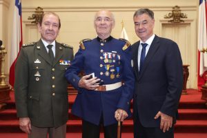 Miembro Honorario del CBS Alberto Muñoz Brocco, de la 22ª Compañía, recibió Medalla del Senado