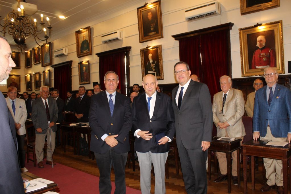 El Directorio del CBS entreg&oacute; distintivos a dos nuevos Miembros Honorarios de la 5&ordf; y 20&ordf; Compa&ntilde;&iacute;a