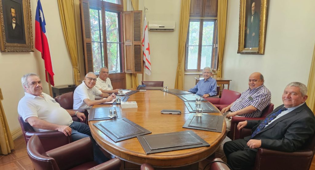 Pe&ntilde;a de los 50 A&ntilde;os recibi&oacute; a delegaci&oacute;n de Bomberos de Conchal&iacute;-Huechuraba
