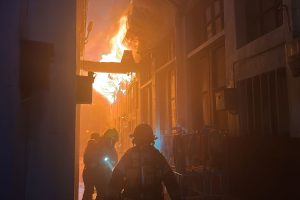 Voluntarios del CBS controlaron incendio que afect&oacute; 20 viviendas de cit&eacute; en Barrio San Isidro