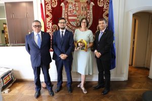 Embajadora de Espa&ntilde;a recibi&oacute; a Oficiales de la 10&ordf; Compa&ntilde;&iacute;a