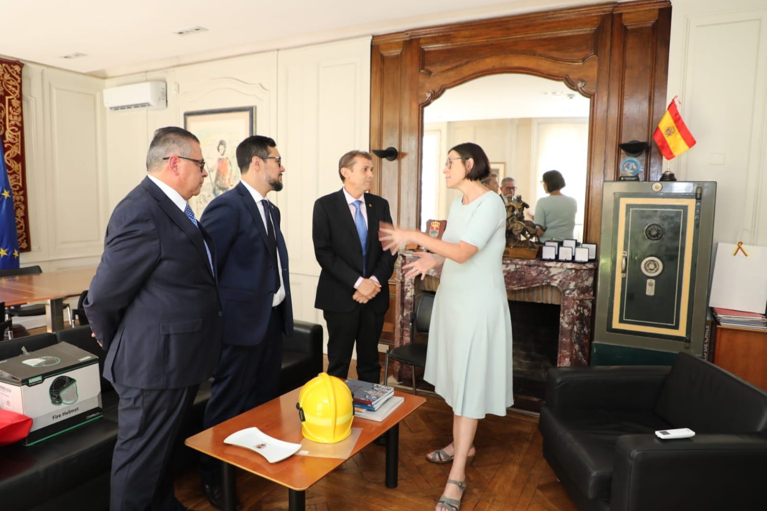 Embajadora de España recibió a Oficiales de la 10ª Compañía – Cuerpo de ...
