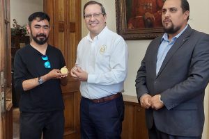 Donan al MuBo hist&oacute;rica medalla que premi&oacute; a voluntarios que combatieron incendio del Cuartel de Artiller&iacute;a