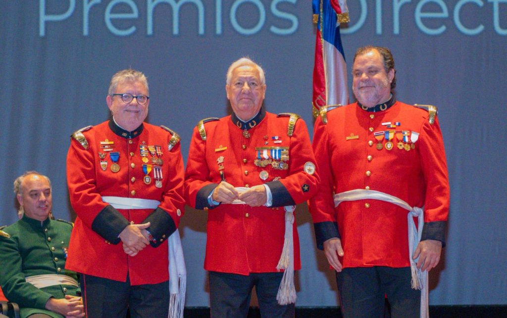 Director Honorario Pr&oacute;spero Bisquertt Zavala recibi&oacute; la piocha dorada por 65 a&ntilde;os de servicios