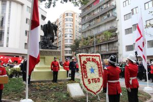 Los Bomberos de Santiago en homenaje y marcha por la ciudad