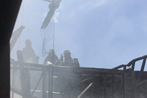 Voluntarios del CBS extinguieron incendio que lleg&oacute; a 3&ordf; Alarma en el Barrio Franklin