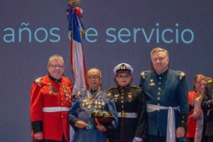 Voluntario Honorario Justiniano Gonz&aacute;lez, de la 8&ordf; Compa&ntilde;&iacute;a, recibi&oacute; premio por 70 a&ntilde;os de servicios