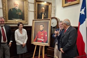 Descubren retrato del fundador de la Pe&ntilde;a de los 50 A&ntilde;os en el Sal&oacute;n del Directorio