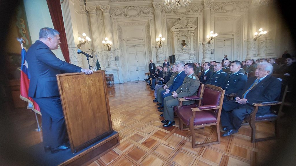 El CBS concurri&oacute; a entrega de medallas de la Municipalidad de Santiago a Carabineros