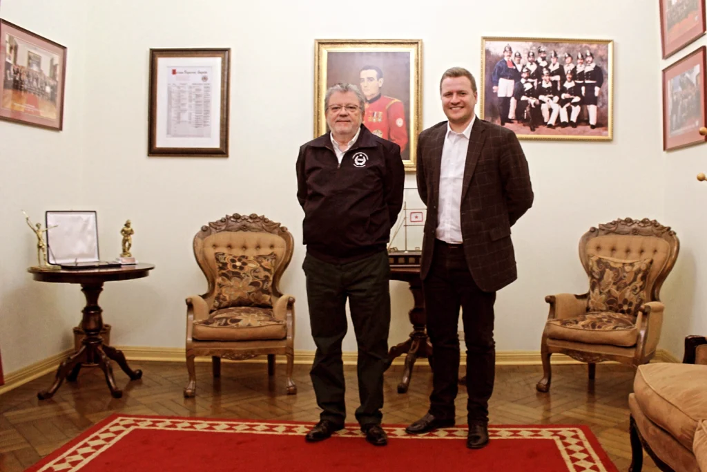 Superintendente del CBS recibi&oacute; a concejal Santiago Mekis