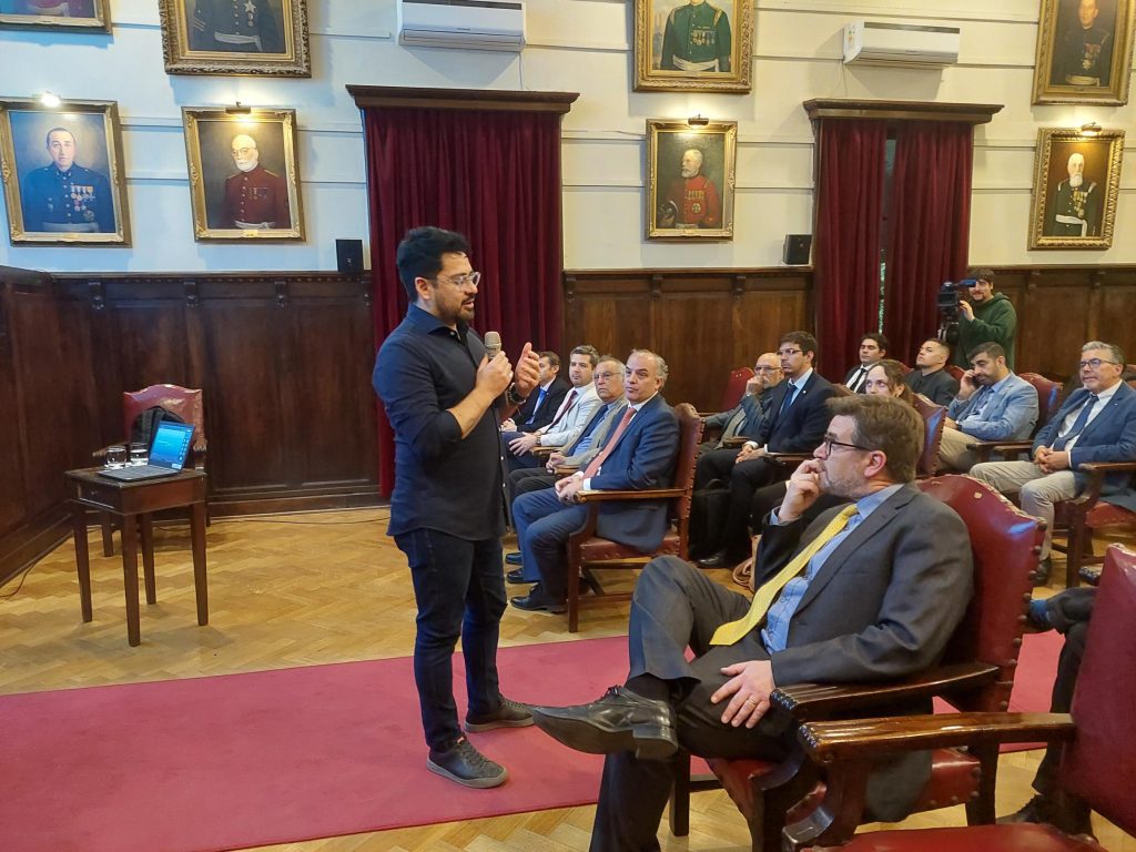 Chile Transparente ofreci&oacute; la primera de tres exposiciones a voluntarios del CBS