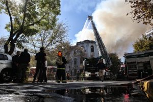 Con voluntarios de sus 22 Compa&ntilde;&iacute;as el CBS control&oacute; y extingui&oacute; Incendio en casona de universidad