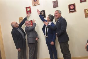 La 7&ordf; Compa&ntilde;&iacute;a devela placa en la Sala de la Pe&ntilde;a de los 50 A&ntilde;os