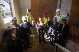 Alcalde de Renca y Superintendente del CBS colocan primera piedra de obras en 21&ordf; Compa&ntilde;&iacute;a