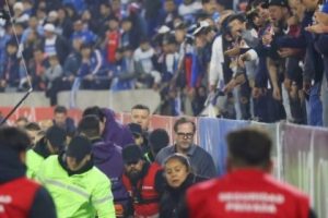 Superintendente destac&oacute; a dos voluntarios que salvaron a hincha en partido UC-Colo Colo