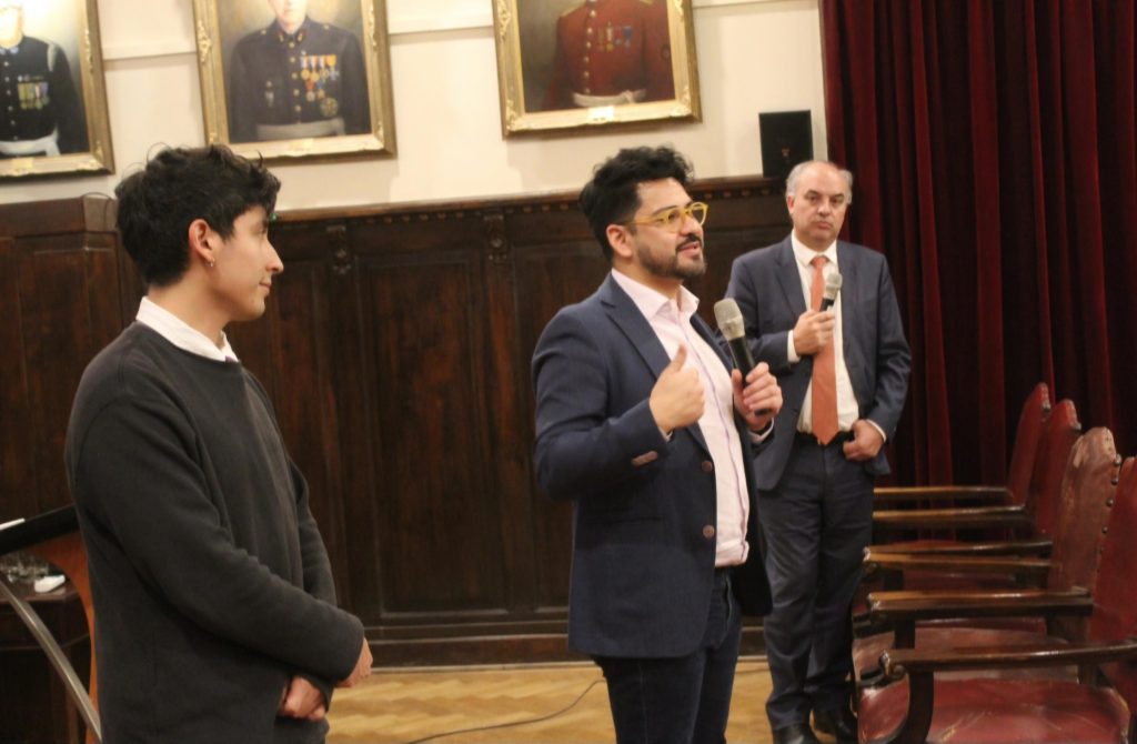 Culmin&oacute; ciclo de charlas de Chile Transparente para los Bomberos de Santiago