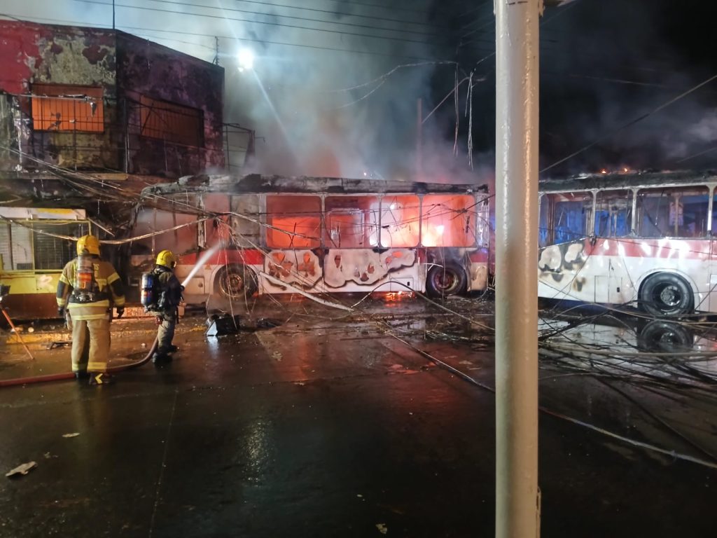 El CBS intervino para controlar accidente e incendio dónde fallecieron cinco personas