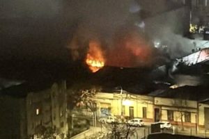 Incendio afect&oacute; cuatro viviendas de cit&eacute; en Esperanza y Mapocho