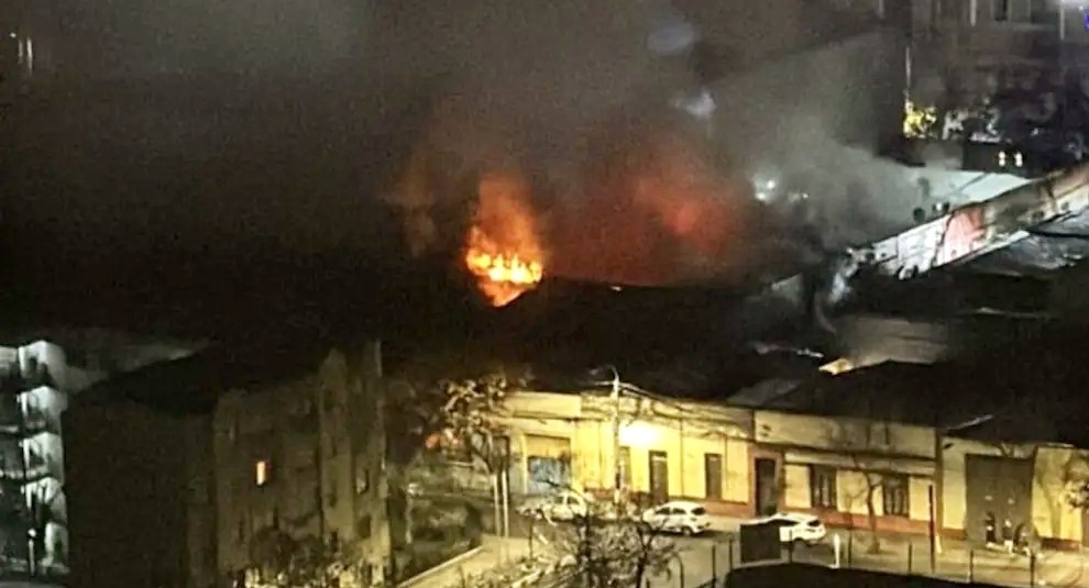 Incendio afectó cuatro viviendas de cité en Esperanza y Mapocho