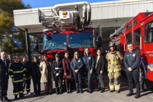 Ministra de la Mujer visit&oacute; cuartel de la 13&ordf; Compa&ntilde;&iacute;a con motivo del D&iacute;a del Bombero