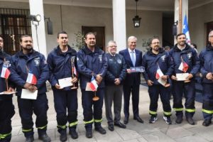 Presidente Kast encabez&oacute; homenaje a voluntarios de USAR-Chile en La Moneda