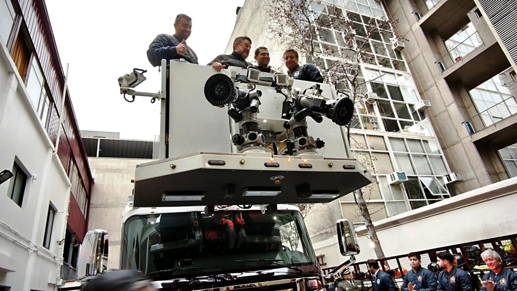 La 9&ordf; Compa&ntilde;&iacute;a recibi&oacute; llaves de nuevo BM-9 del Gobierno Regional Metropolitano