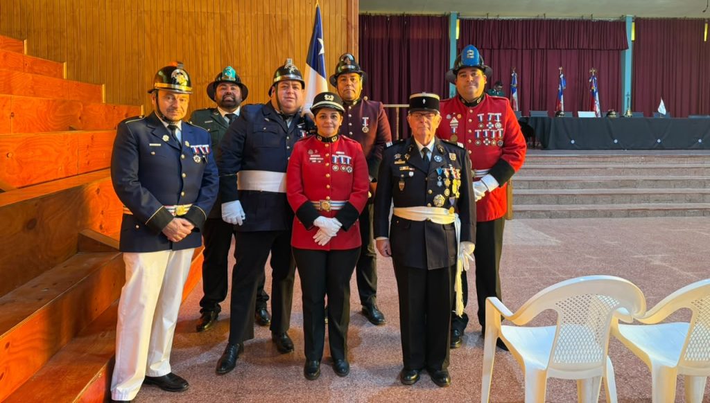 Director Honorario Luis Claviere concurrió al aniversario del Cuerpo de Bomberos de Isla de Maipo