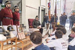 Presentan libro &ldquo;La Historia de los Bomberos del Barrio Yungay contada por Ni&ntilde;os&rdquo;