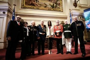 Seis voluntarios del Cuerpo de Bomberos de Santiago recibieron la Medalla del Senado
