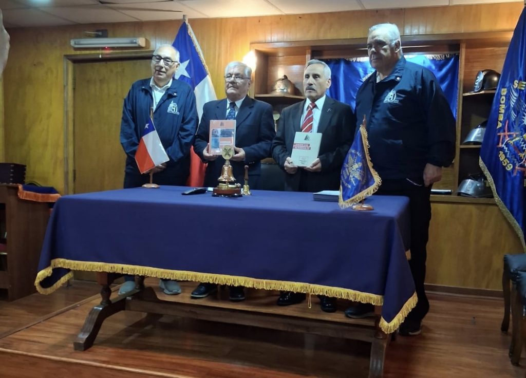 Peña de los 50 Años ofrece apoyo a Unidad Simbólica del Cuerpo de Bomberos Conchalí-Huechuraba