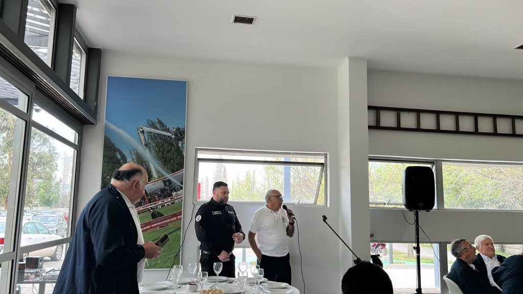 Peña de los 50 Años recibió a delegación de la 3ª Compañía del Cuerpo de Bomberos de Machalí