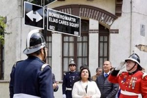 Calle de Santiago lleva nombre del Bombero M&aacute;rtir El&iacute;as Cares Squiff