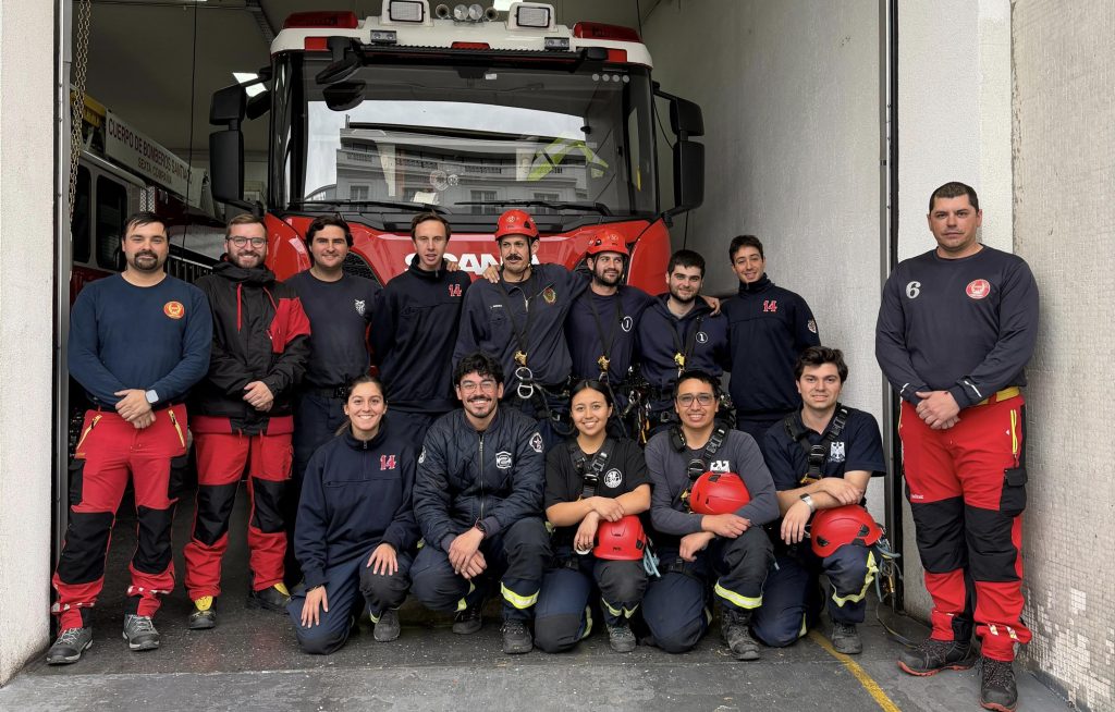 Se graduaron 10 nuevos operadores GRIMP IMP-2 en curso ofrecido por la Escuela de Bomberos de Santiago