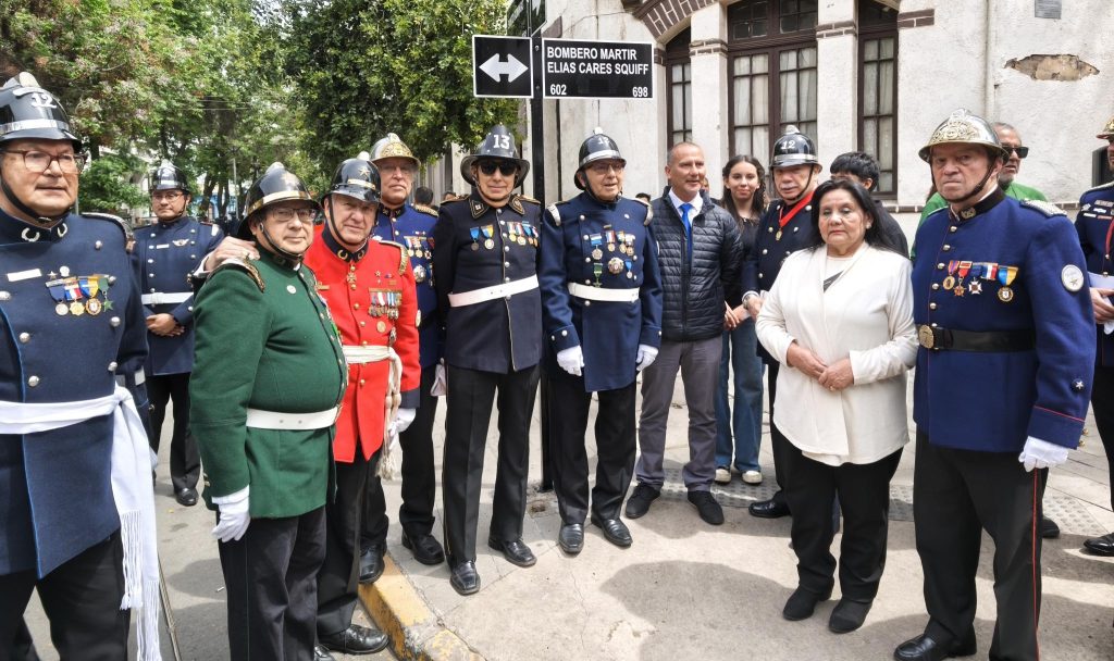 Pe&ntilde;eros vivieron emotivos momentos en calle Bombero M&aacute;rtir El&iacute;as Cares Squiff